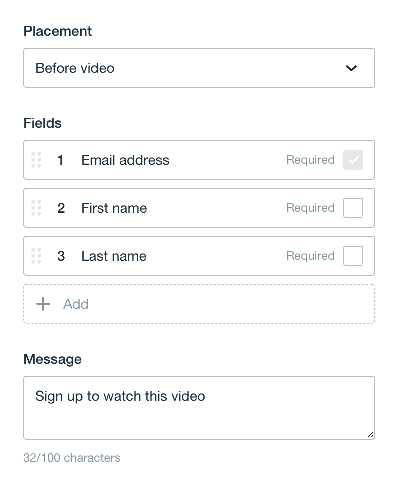 お問い合わせフォームの設定オプションを示すスクリーンショット。これには、フォームがいつ表示されるか、視聴者がどのフィールドに入力する必要があるか (電子メール アドレス、名、姓など)、視聴者がこれらのフィールドに入力する必要があるかどうか、およびどのメッセージを入力するかについてのビデオ内での配置が含まれます。お問い合わせフォームのご紹介をしたいと思います。表示されるメッセージの例は、「このビデオを視聴するにはサインアップしてください」です。